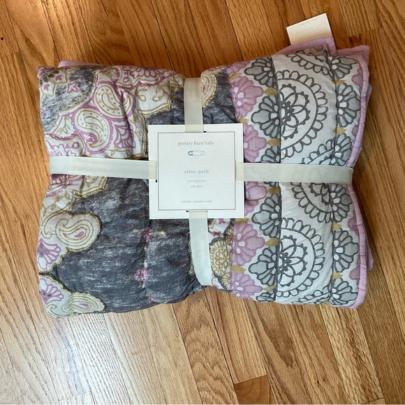 NWT Pottery Barn crib size comforter girls